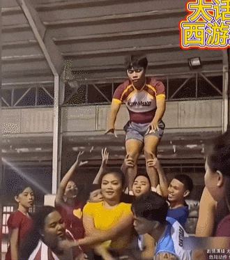 國外雜技團失誤GIF圖，強勁“掐胸”的寧波人...